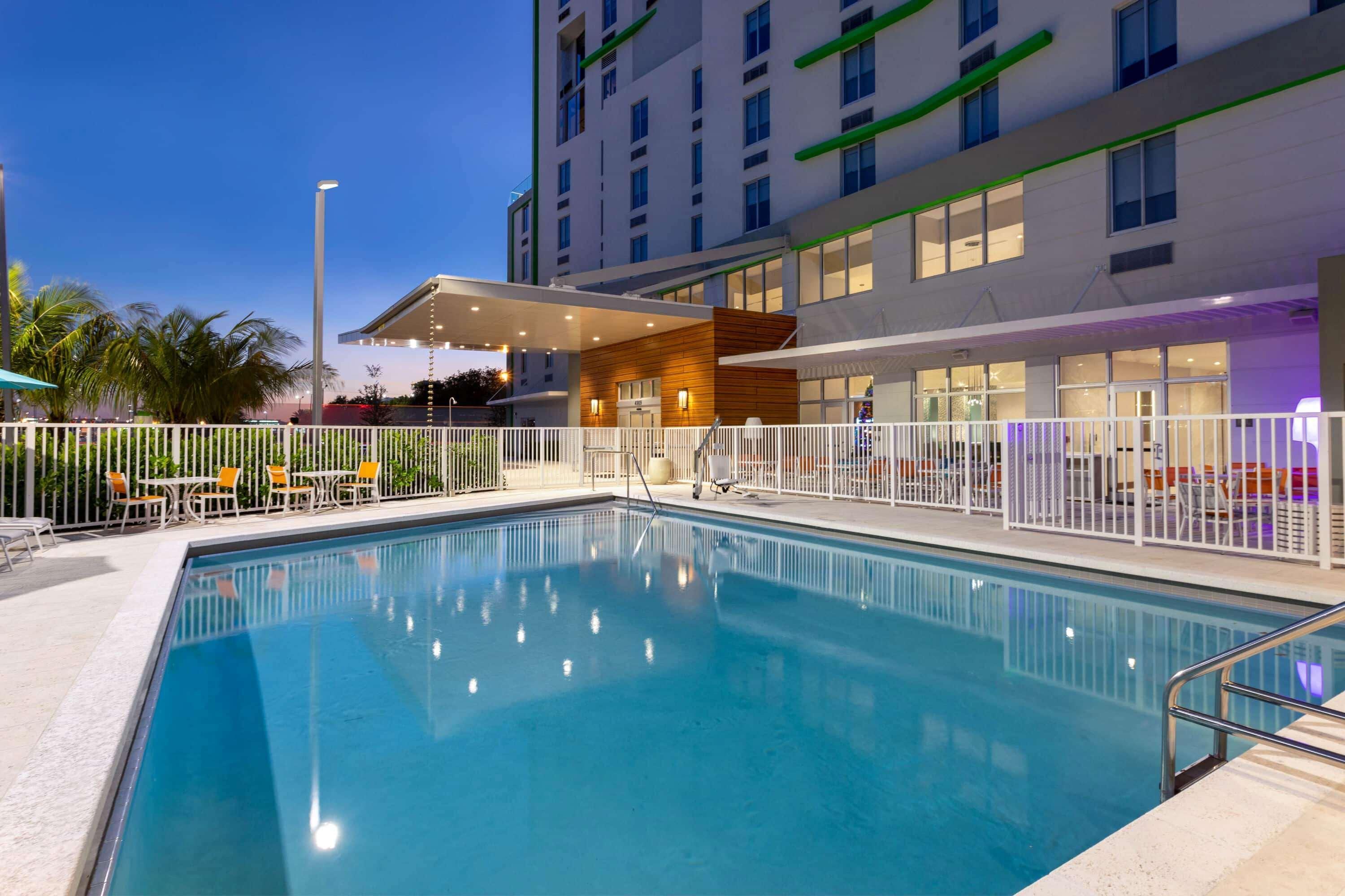 Wyndham Garden Miami International Airport Hotel Exterior foto